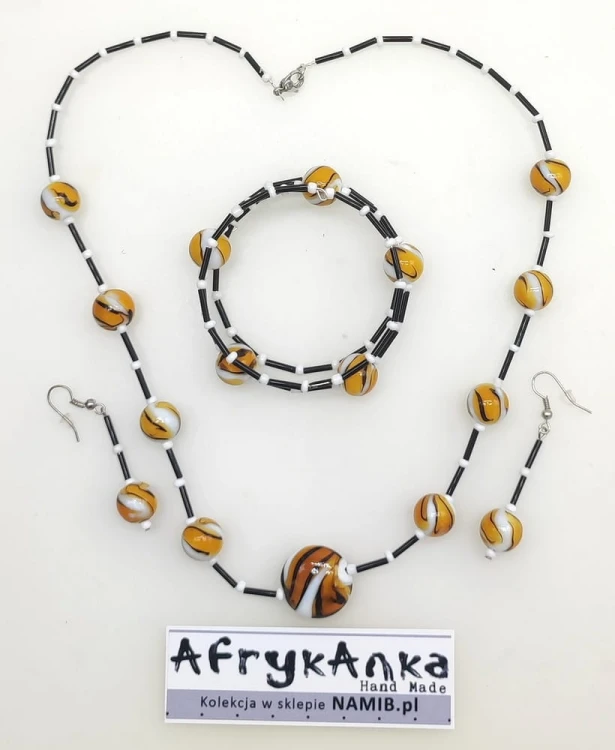 AFRYKANKA-001-1.jpg